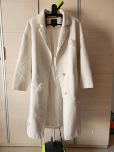 ZUKU醉酷，舒朗集团旗下品牌，白色羊毛大衣，已经干洗，舒适