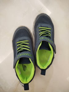 斯凯奇男童运动鞋，32码，九成新，郑州正弘城购入。