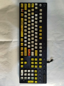 罗技G810有线游戏光轴键盘剪线键盘，成色如图，键盘剪线的，