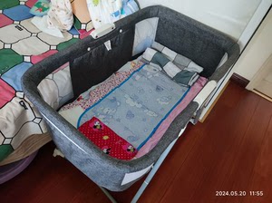 出闲置婴儿床，婴儿床轻便，可折叠，不占空间，适合小户型。