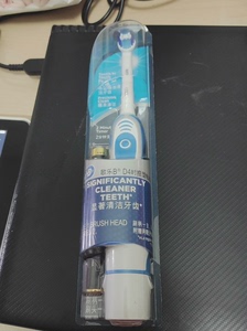 欧乐b电动牙刷，刷柄一支，刷头一枚，附赠2颗五号电池。全新未