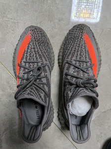 yeezy350灰橙初代44.5，穿十次以内，鞋底请问磨损，