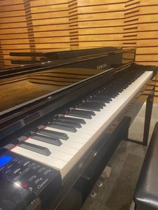 雅马哈纯进口高端电钢 clp545pe 钢琴烤漆 实木键盘