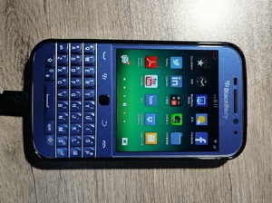 黑莓Q20，比较稀有的蓝色，95新，ccd平替，新买的手机壳