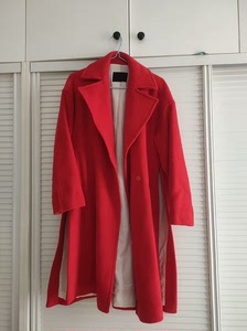 moco&edition红色含羊毛黑腰带两边开叉长款大衣