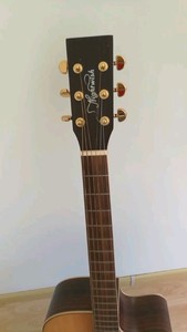 拉维斯吉他，没时间玩了，原价2400买的，正品。800DC电