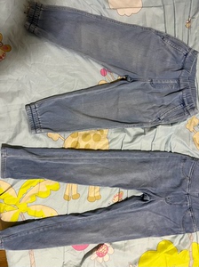 两条！优衣库儿童牛仔裤，专柜购入。几乎全新，左边宽松悠闲版1