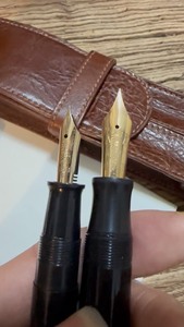 一对库新级钢笔28/26对笔，五成赤金钢笔，28大号金星金笔