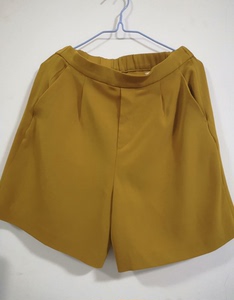 优衣库姜黄色清凉短裤，适合90-120斤，s号，店里199元