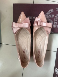 丝柏兰女鞋，粉色蝴蝶结单鞋，有一点内增高，38码，穿过几次，