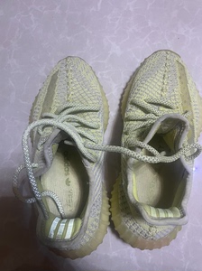 yeezy 35码 朋友送的生日礼物 正品 盒子占地方扔了