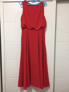 太平鸟女装 长款大红色无袖连衣裙从商场购入，结婚穿了一次就一