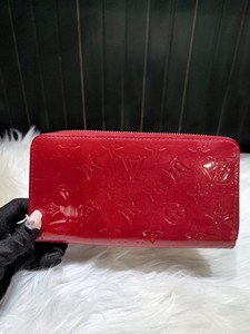 LV红色漆皮手包 尺寸19.5*11 无吸色 680顺丰到付