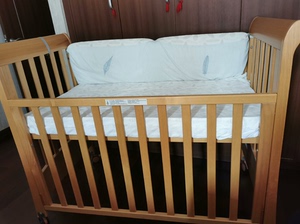 英式婴儿床（含垫子床围），实体店2000多（不含垫子这些的价