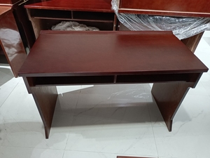 微瑕条桌讲台桌长条桌办公桌1.2×0.4米的150元。一米二