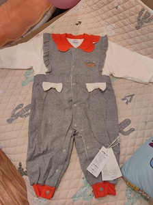 婴格朗迪全新全新，三标吊牌包装齐全，薄棉连体衣，连体背带，第