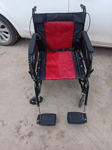 金昌达手动轮椅，九九成新，脚摔伤后就从医院到家用了一次！可折