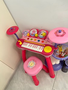 两个键盘+打鼓玩具，粉色的50出，紫色的很新100出
