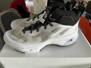 nike耐克男AIR JORDAN AJ37 白红兔八哥运动