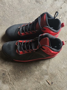 安踏 霸道系列 防滑耐磨 篮球鞋 91541111 黑/大红