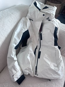 波司登羽绒滑雪服 带腰带白色Gore-Tex防水 有防雪裙