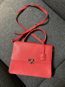 Agnes b正红色斜挎包，5、6年前购于日本大阪，刚买来时
