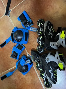 oxelo儿童轮滑鞋 购于迪卡侬 正常使用未打理 送包和护具