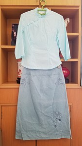 淑女屋·春江花月夜2件套：7分袖中式上衣+牛仔8分长裙阳光下