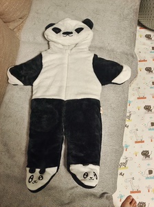 前段时间实体店朋友给买的宝宝熊猫新加绒衣服，买小了，66cm