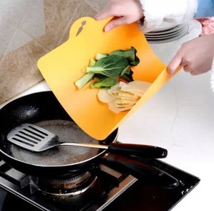 日本进口可弯曲菜板 塑料砧板 切菜板 案板厨房折叠菜板