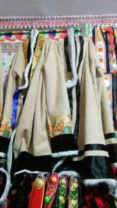 藏族男士白色藏袍西藏服冬装厚藏装黑边金边毛边长袍藏式男装长款