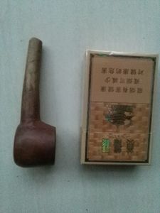 老物价老实木烟斗以前老师傅做的一个手工小木头烟斗造型，木质不