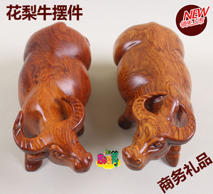 越南花梨木牛工艺品摆件一对 红木牛整木雕刻摆件生肖牛风水摆件