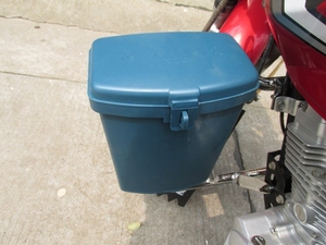 通用摩托车保险杠工具箱 置物盒 储物盒 塑料置物盒 摩托车护扛盒