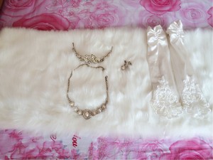 新娘头饰套装:皇冠+项链+耳环+披肩+手套+胸垫结婚当天用了