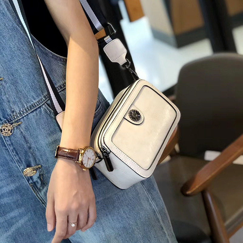 Small ck bag womens bag new 2020 fashion camera bag leather 2021 high-capacity one-shoulder bag oblique bag womens tide