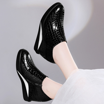 Womens shoes 2021 new autumn Joker deep mouth single shoes spring and autumn womens black thick soles casual leather shoes