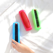 Clothes to remove the brush sticky hair device Roller scraper bristle device in addition to the brush dust removal clothing electrostatic sticky suction stick sticky hair artifact