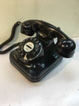 Retro simple old-fashioned telephone old-fashioned telephone landline telephone hotel home furnishing art with rope telephone