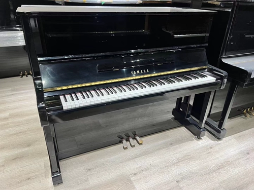 В 1997 году оригинальный импортный Yamaha HQ90SXG с морешкой системой и автоматической системой производительности Yamaha HQ90SXG с системой отключения и автоматической производительности