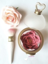 On the road Japanese special cabinet Laduree laduri petals blush blush 01 02 04 04 blush brush