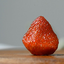 Liufangcuo original fine strawberry dried sweet and sour fragrant strawberry dried 180g (canned)
