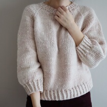 Puffs classic ladies round neck slant shoulder pullover Chinese woven illustration text description drawing
