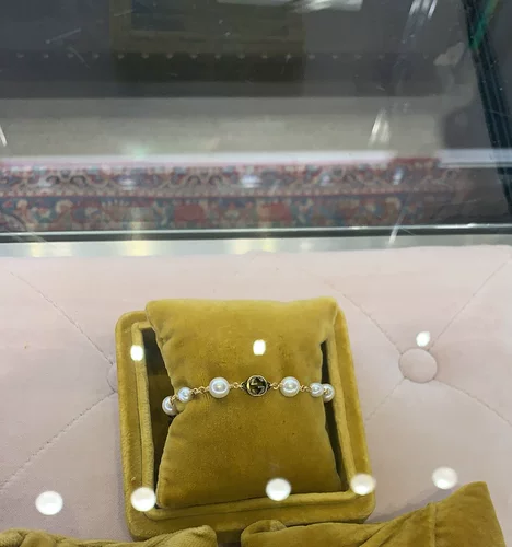 Gucci, металлический браслет из жемчуга, в цветочек