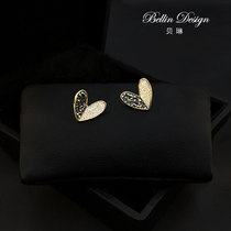 Exquisite trumpet retro love brooch anti-light artifact high-end suit accessories fixed clothes buckle 3660