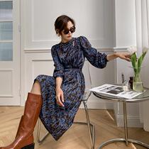 Niche advanced sense hollow print female 2021 Spring and Autumn New Light mature temperament thin long sleeve long skirt