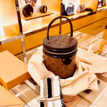 Shanghai warehouse spot 2021 New Tide portable one-shoulder leather rice bucket bag cylinder bag bag hair bucket pet bag