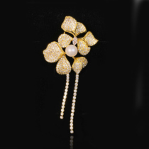 Hong Kong Amberman full of Austrian crystal leaf fringed brooch Golden white beads platinum Edison purple beads