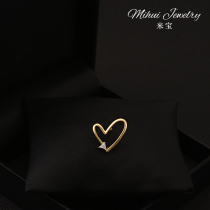 Japan and Korea exquisite mini-love breast needle summer temperament small shirt anti-walking button sweater fixed decorative accessories