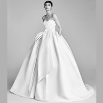 Taped chest high waist temperament satin wedding dress go out main yarn Bride wedding simple trailing tail niche design 2021